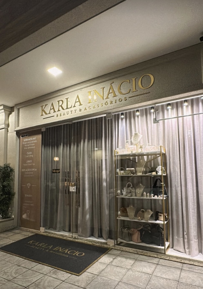 Fachada do Estúdio Karla Inácio em Meia Praia, Itapema